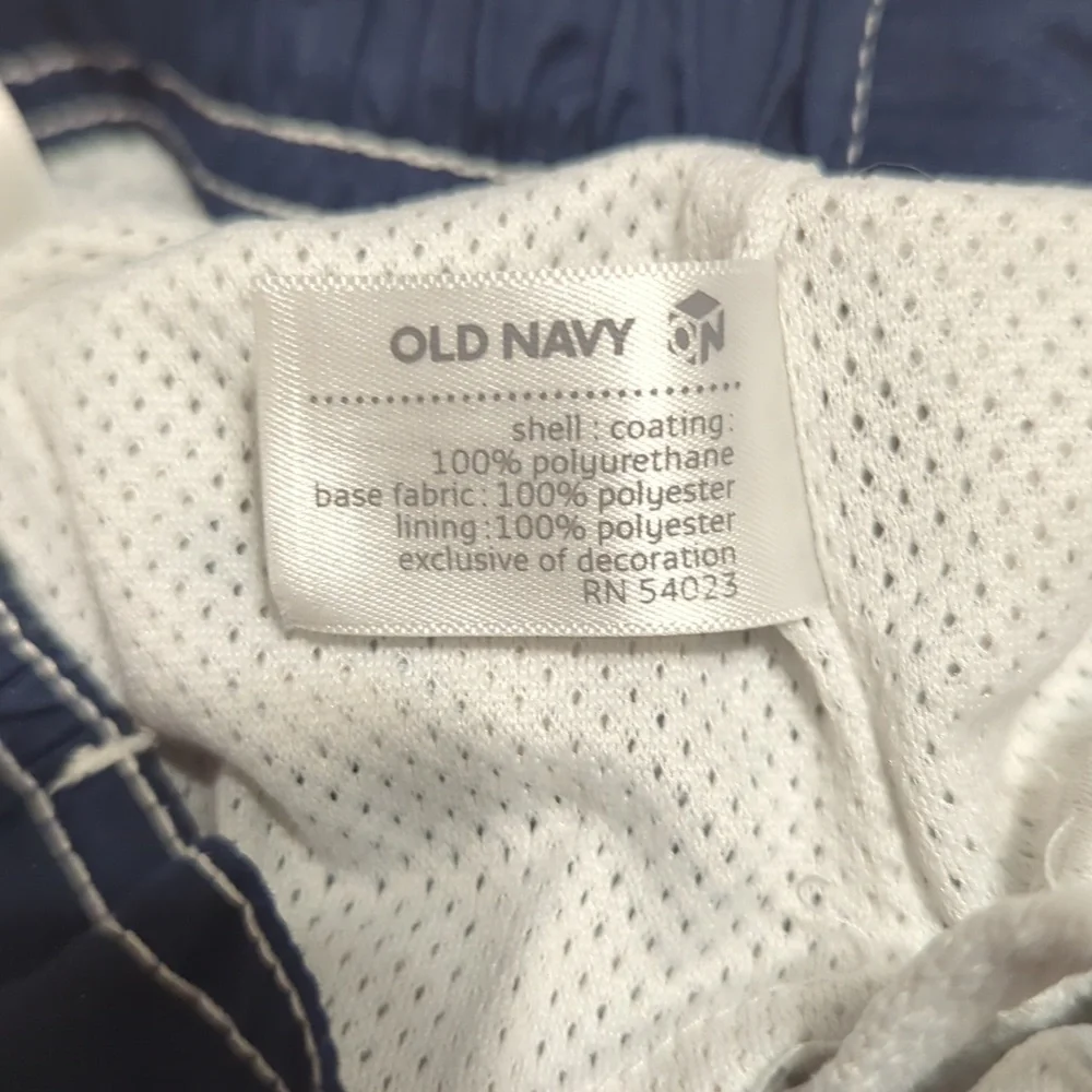 Old Navy boys Navy Blue And WhiteHawaiian Flowers Print Size 2T swim trunks